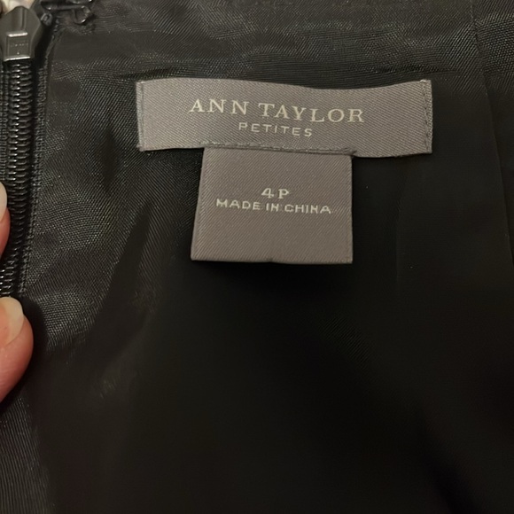 Ann Taylor, black and gold floral pleated skirt size 4 petite - Picture 5 of 5